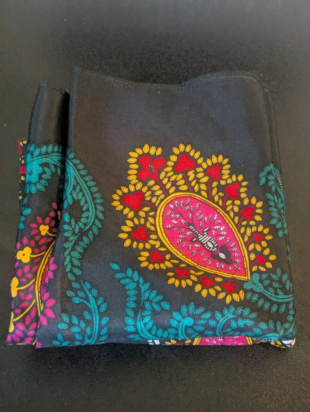 Diane Von Furstenberg Gorgeous Vibrant 100% Silk Wrap Scarf